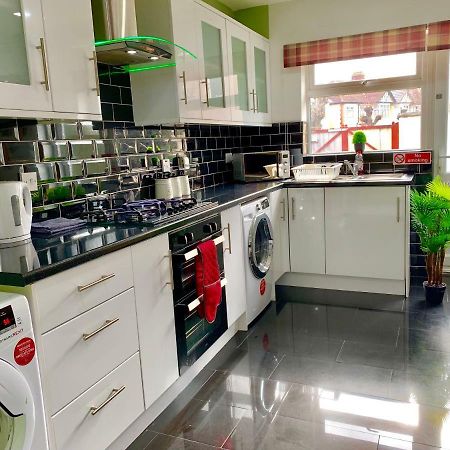 London 2 Bedroom Apartment, Kitchen, Reception&Private Garden Exterior foto