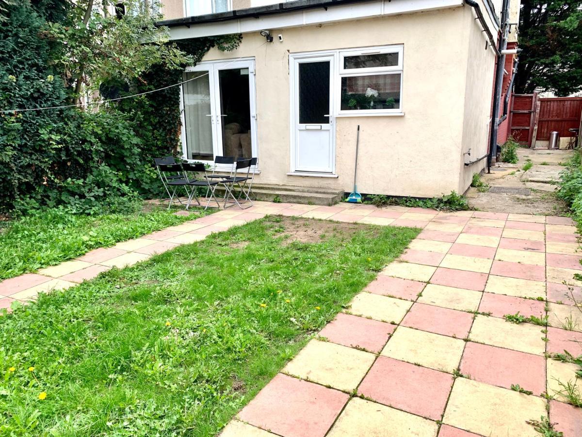 London 2 Bedroom Apartment, Kitchen, Reception&Private Garden Exterior foto