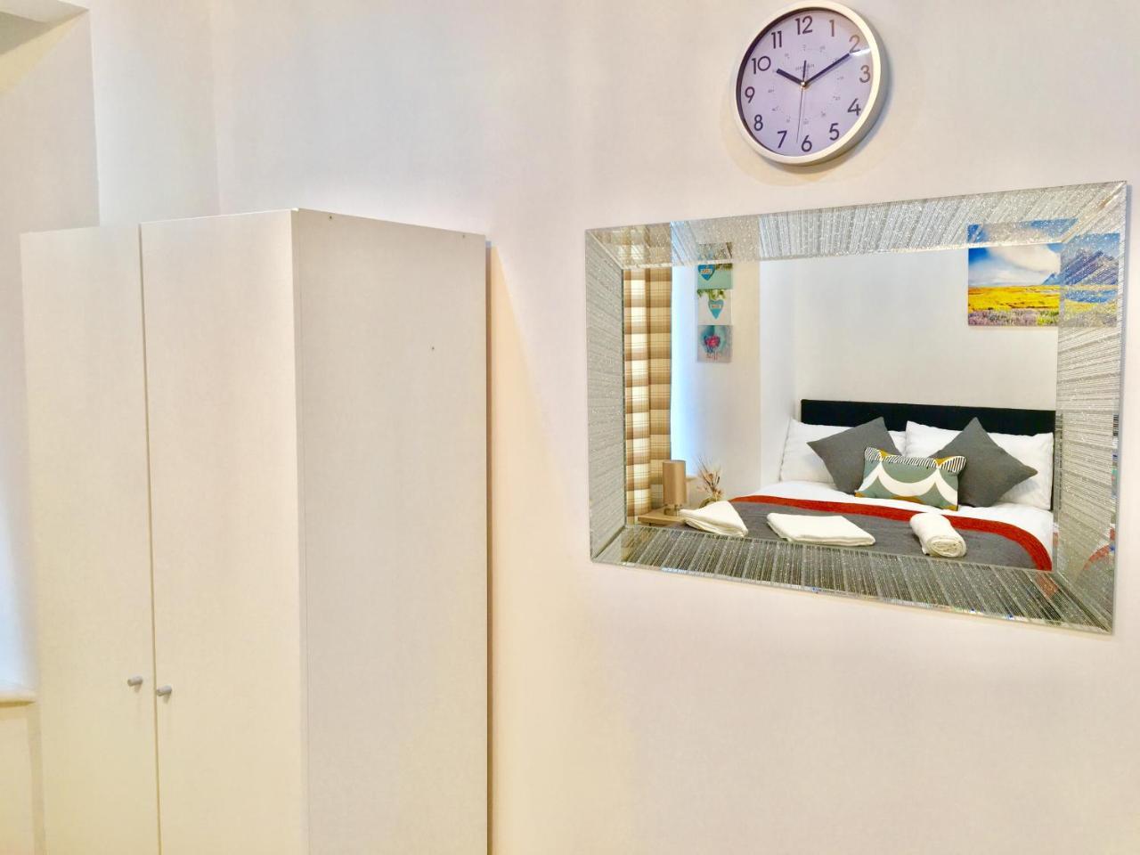 London 2 Bedroom Apartment, Kitchen, Reception&Private Garden Exterior foto