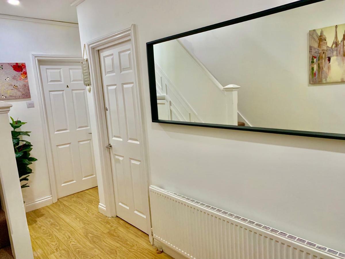 London 2 Bedroom Apartment, Kitchen, Reception&Private Garden Exterior foto