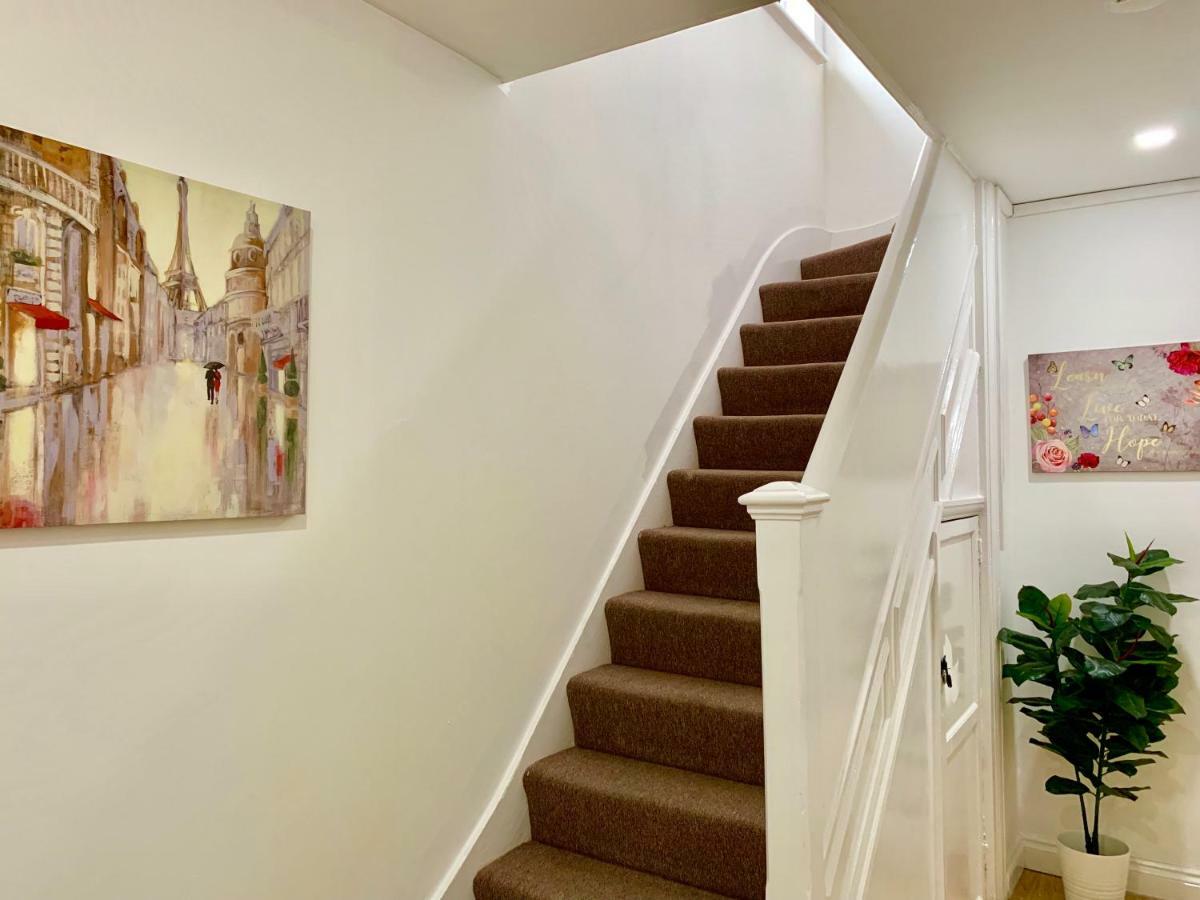 London 2 Bedroom Apartment, Kitchen, Reception&Private Garden Exterior foto