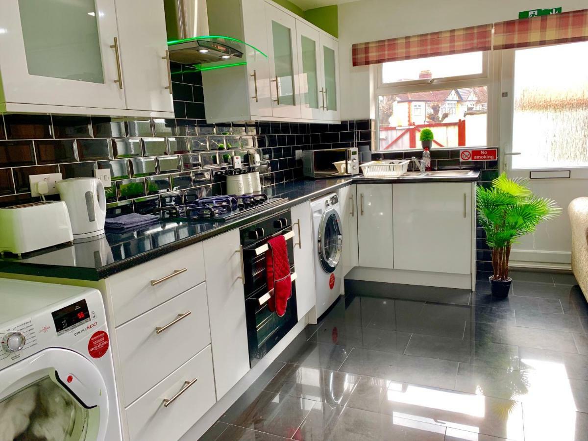 London 2 Bedroom Apartment, Kitchen, Reception&Private Garden Exterior foto