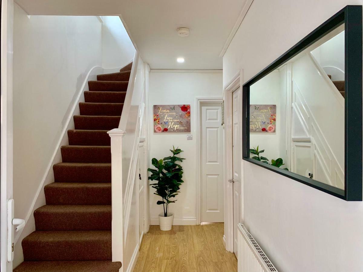 London 2 Bedroom Apartment, Kitchen, Reception&Private Garden Exterior foto