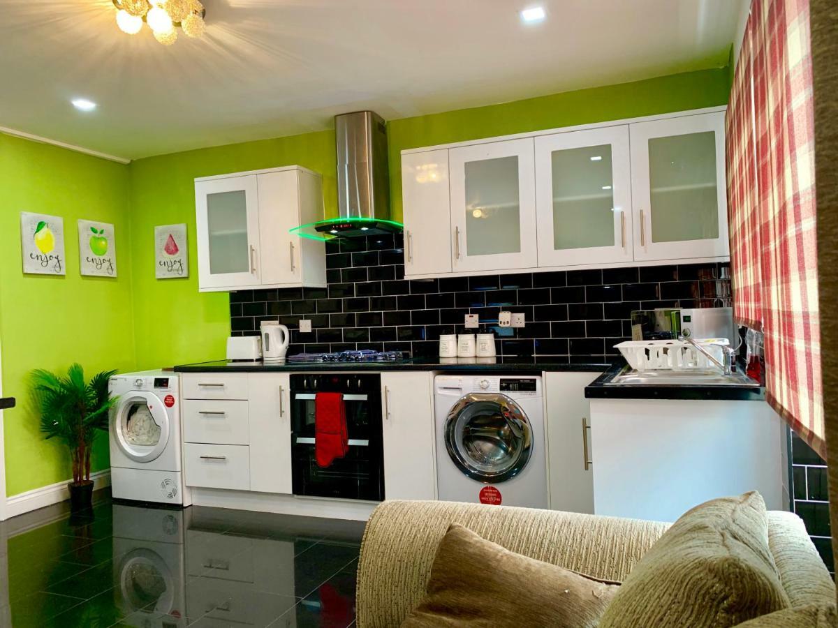 London 2 Bedroom Apartment, Kitchen, Reception&Private Garden Exterior foto