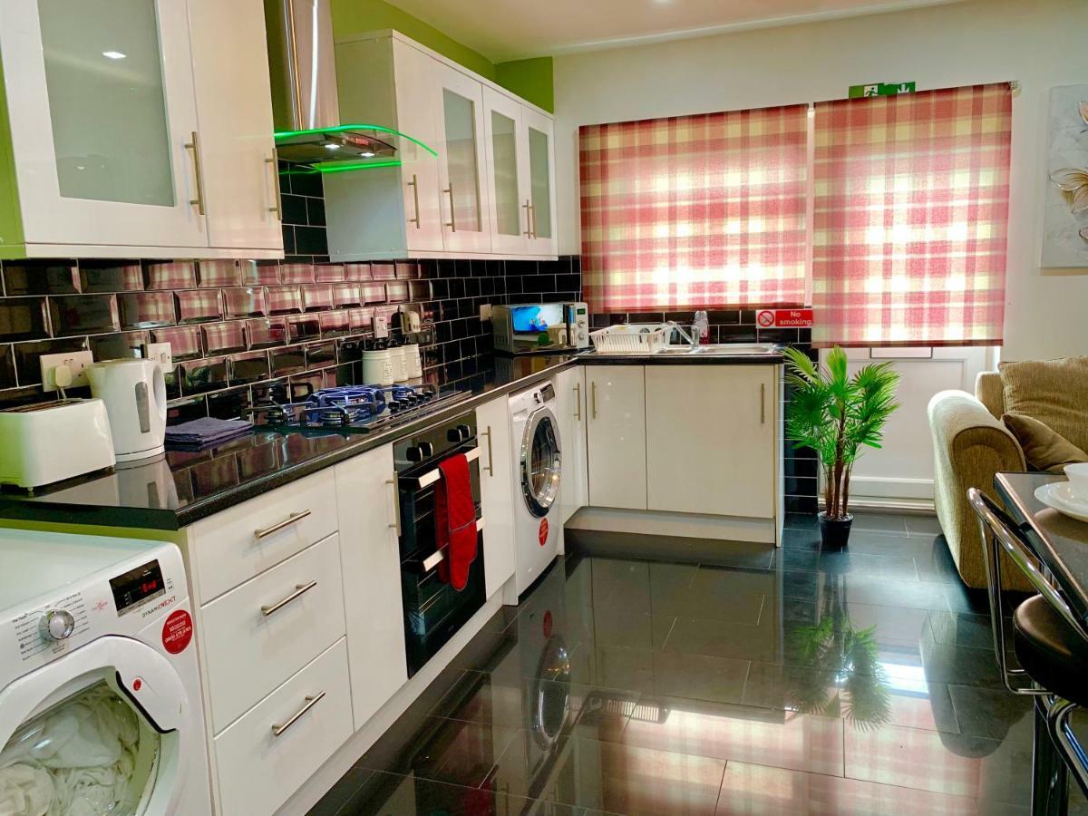 London 2 Bedroom Apartment, Kitchen, Reception&Private Garden Exterior foto
