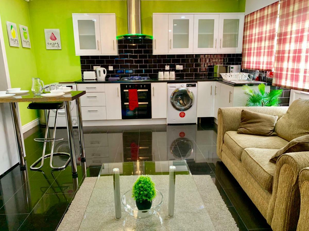 London 2 Bedroom Apartment, Kitchen, Reception&Private Garden Exterior foto