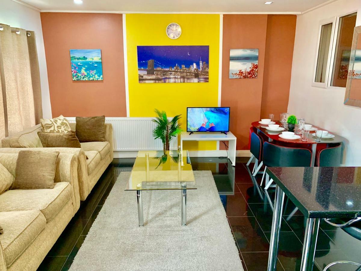 London 2 Bedroom Apartment, Kitchen, Reception&Private Garden Exterior foto