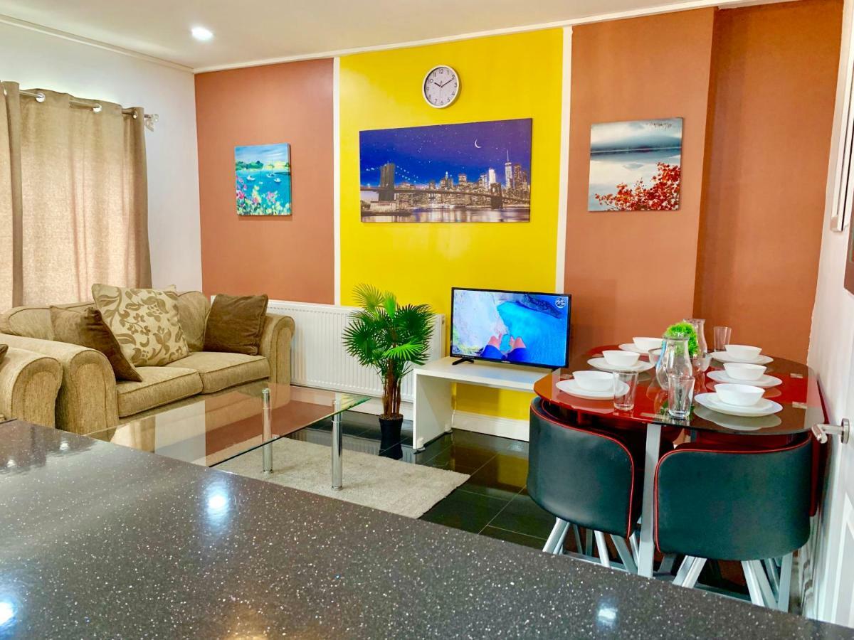 London 2 Bedroom Apartment, Kitchen, Reception&Private Garden Exterior foto