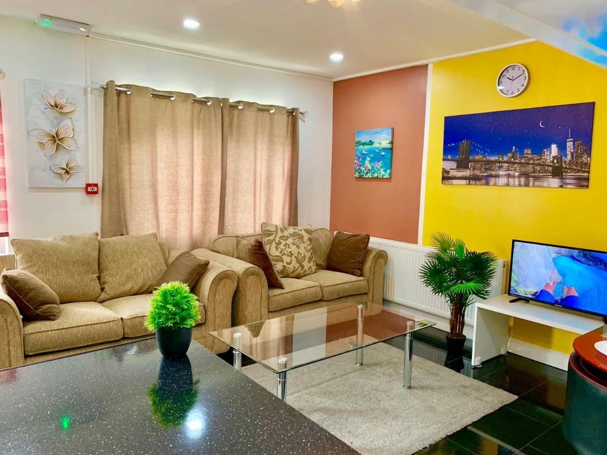 London 2 Bedroom Apartment, Kitchen, Reception&Private Garden Exterior foto