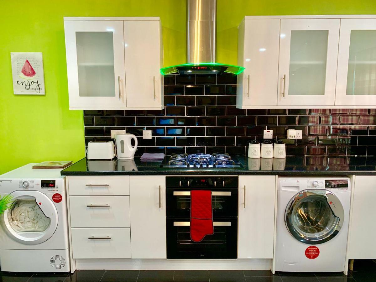 London 2 Bedroom Apartment, Kitchen, Reception&Private Garden Exterior foto