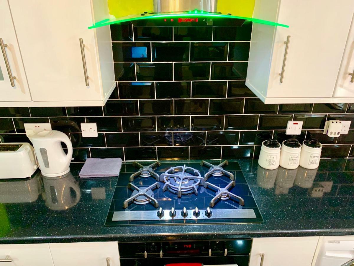London 2 Bedroom Apartment, Kitchen, Reception&Private Garden Exterior foto