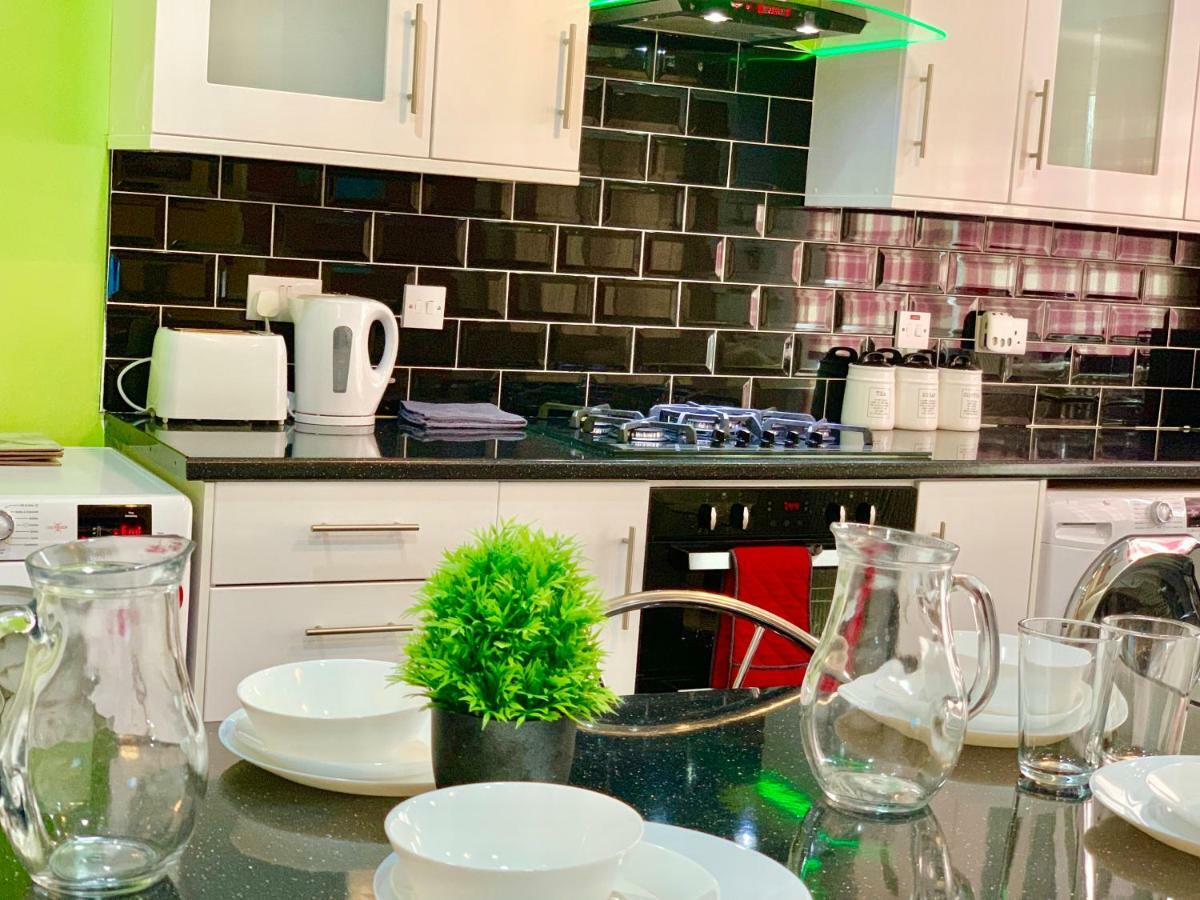 London 2 Bedroom Apartment, Kitchen, Reception&Private Garden Exterior foto
