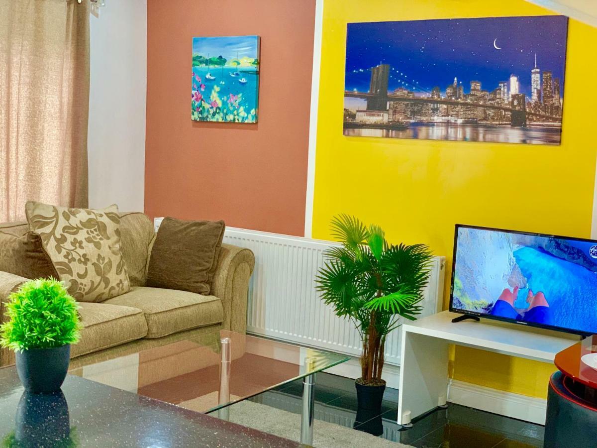 London 2 Bedroom Apartment, Kitchen, Reception&Private Garden Exterior foto